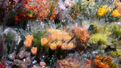 Hurtownia sztucznych kwiatów - jak zrobić efektowną dekorację do salonu